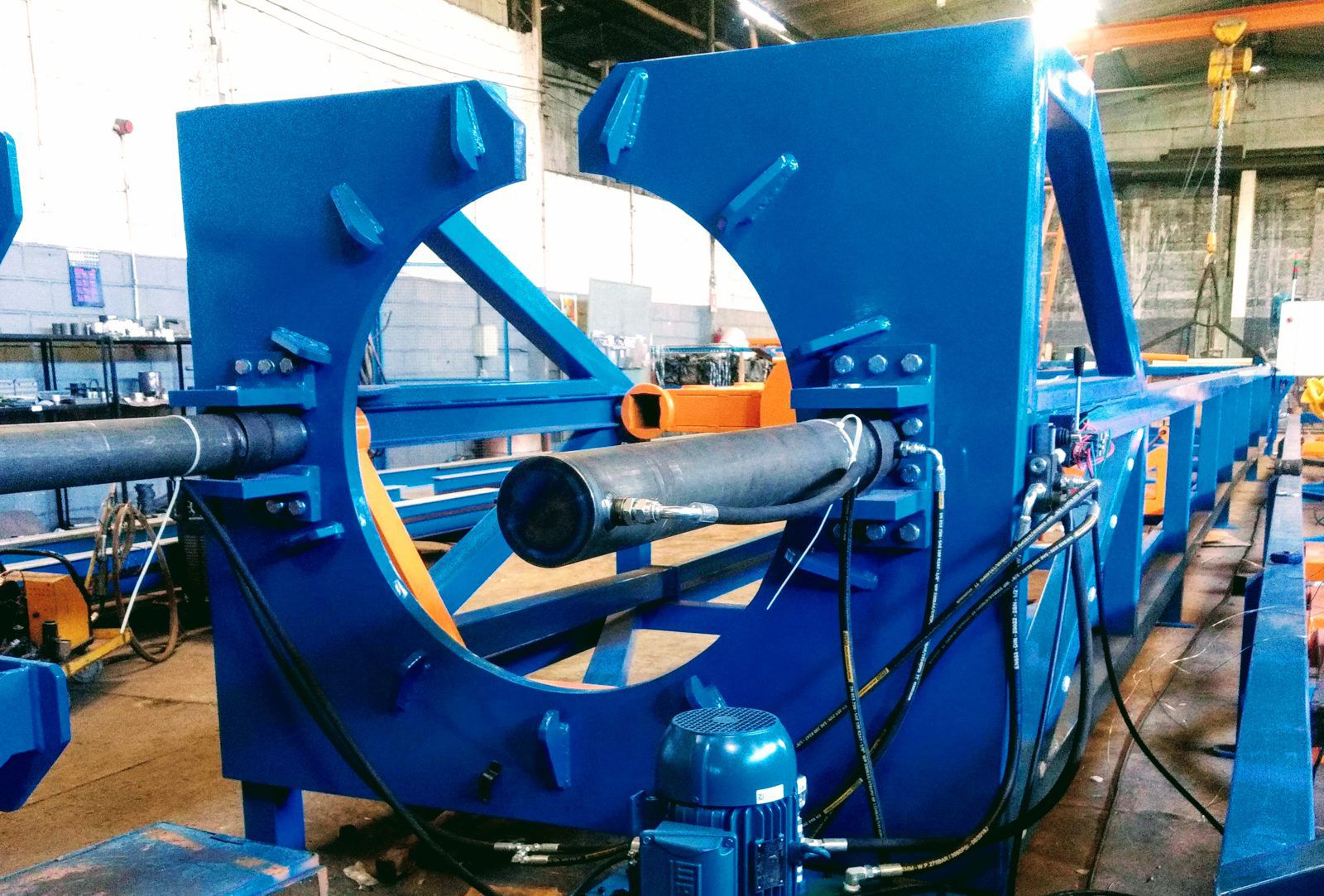 Máquina de bobinamento com estrutura em anel